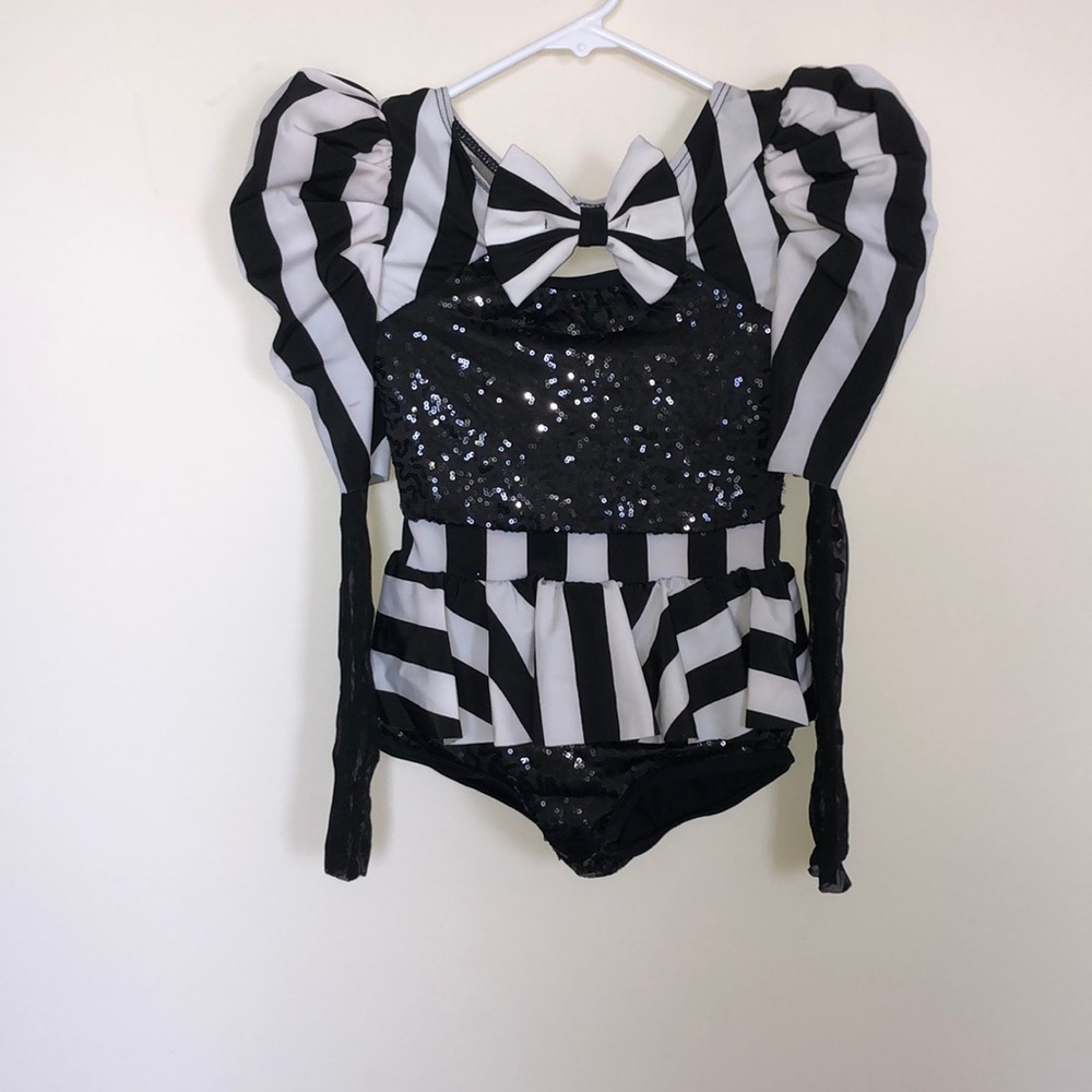 costume